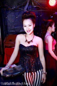 Xin lỗi E chỉ là con bé chơi nhạc dạo - DJ TÍT girl xinh